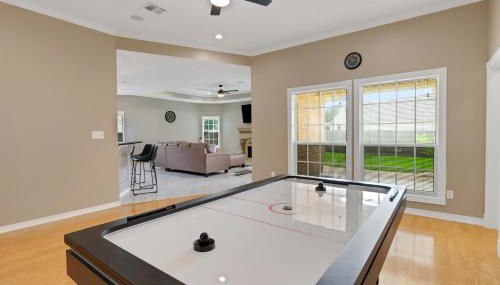 Luxury Home with Gourmet Kitchen - 3 Miles to A&M, Sleeps 14 - Foto 3, Game Room