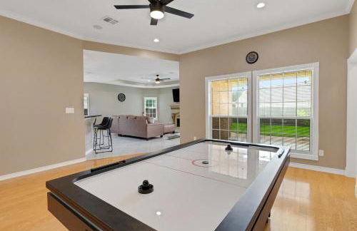 Luxury Home with Gourmet Kitchen - 3 Miles to A&M, Sleeps 14 - Foto 3