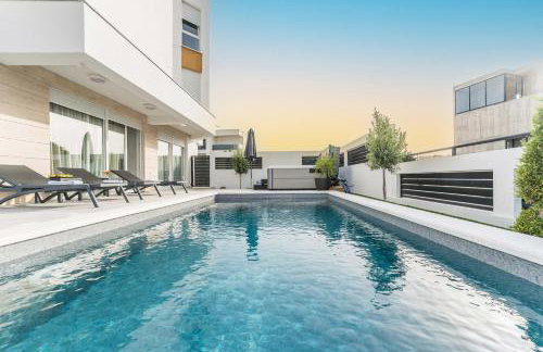 Luxury apartment Sun with private Pool and Jacuzzi - Photo 12