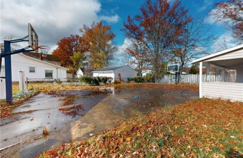 Stylish Home Near Historic Downtown & Lake Erie - Foto 30