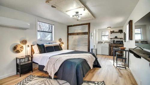 Cozy Studio Retreat with Scenic 5-Acre Views, Near City Lake & Cherokee Casino in Gentry, Arkansas - Foto 4