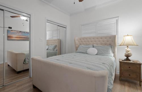 Steps from the Sand and Town Green - 2BR Coastal Retreat - Foto 18