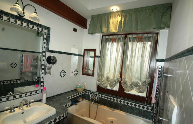 Roma Chic House - Luxury House 4 People - With 2 Bedrooms 2 Bathrooms - Photo 16