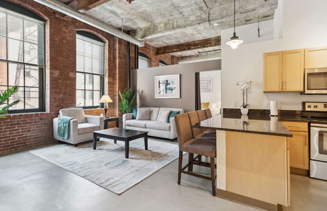 Historic Loft Retreat With Pool - Foto 68