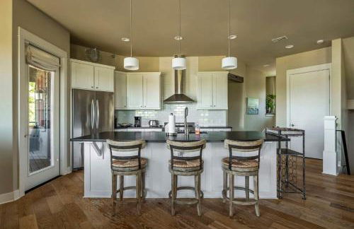 Lake Travis Retreat - 5BR with BBQ & Pickleball - Foto 6