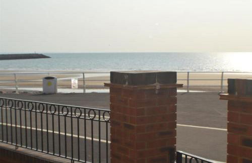 Beachfront pet friendly townhouse, Stunning views - Foto 7