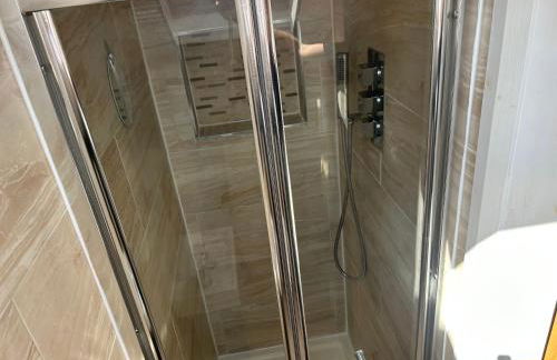 Entire Seaside Home 6 Private BedRooms Sleeps 10,4 Minute Walk To Station - Foto 27