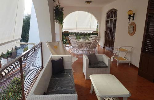 Villa del Golfo Urio with swimming pool shared by the two apartments it is essential to have a car - Foto 64