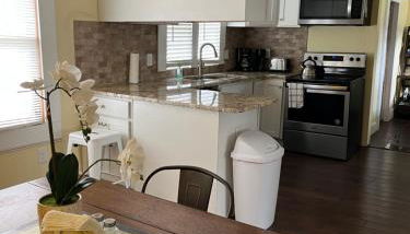 Getaway Country Cottage -Entire House w/ Fireplace - Foto 5