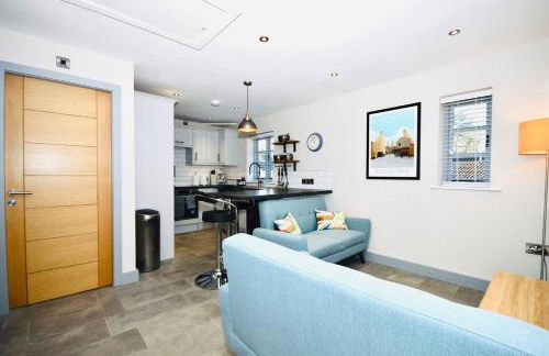 Luxury Two Bed Suite - Walk to Trentham Gardens! - Foto 6