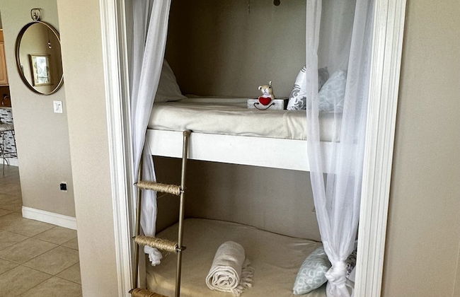 Unit 1504 2 Bedroom Condo by RedAwning - Foto 2