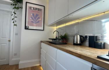 Restored Victorian Home with Private Garden - Foto 13