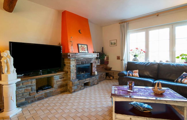 Charming Holiday Home in Houyet Near Forest - Foto 11