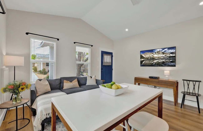 The Grove D With Hot Tub & King Beds - Walk to Main - Foto 11