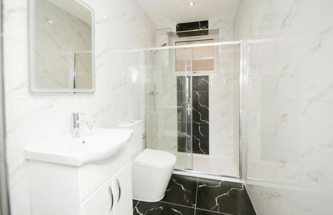 Stunning 2-bed Apartment in Barking - Foto 12