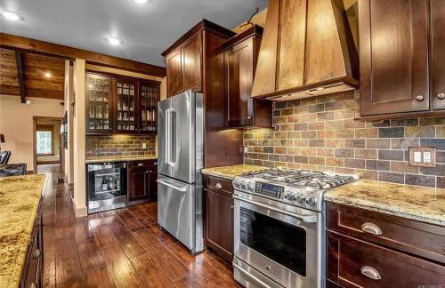 Luxurious Chalet! Hot-tub, Bonfire & Ideal Location for Skiing & Town - Foto 8