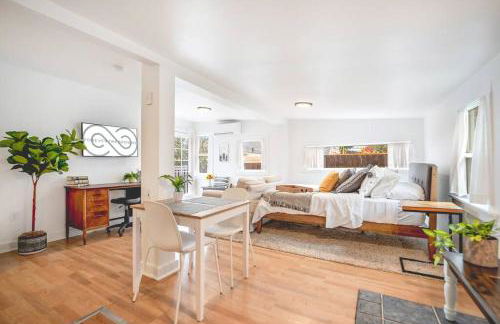 Walk to the waterfront! The Hobbit House - Foto 1