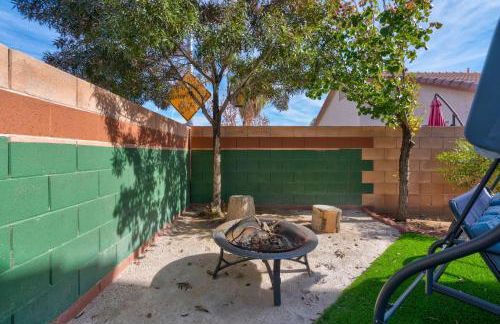 Stylish King with optional bunk or Work Desk w/TV - Foto 3