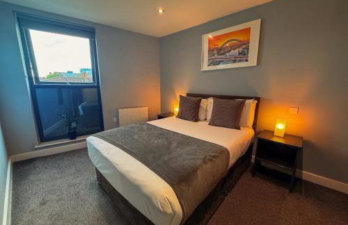 Modern 3 Bedroom Quayside Apartment RIVER VIEWS - Sleeps 6 Free Parking - Foto 13