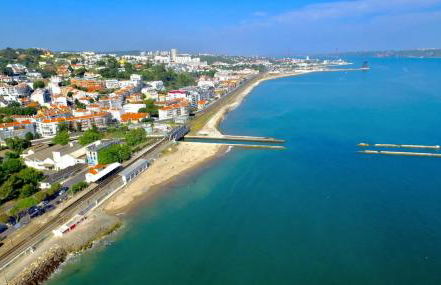 Seaside Family Stays | Walk to the Beach, Caxias - Photo 29