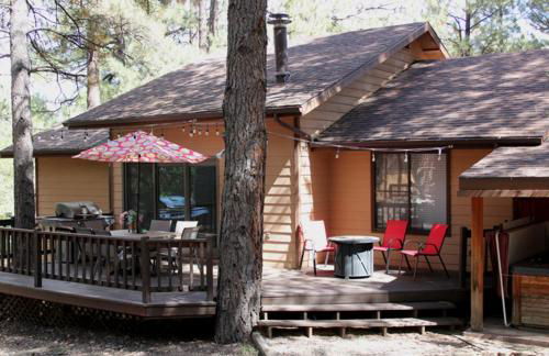 Kathys Cabin, King Bed, Hot Tub, Near-NAU & Downtown attractions, Perfect Year-Round Mountain Getaway - Photo 42