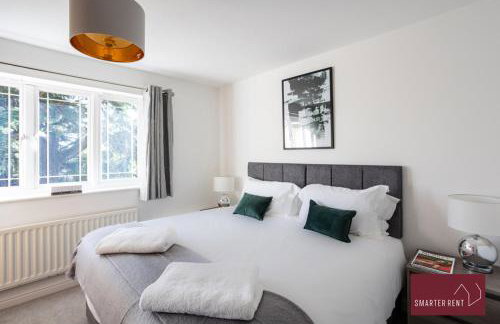 Woking 2 Bedroom House Parking Garden - Photo 6