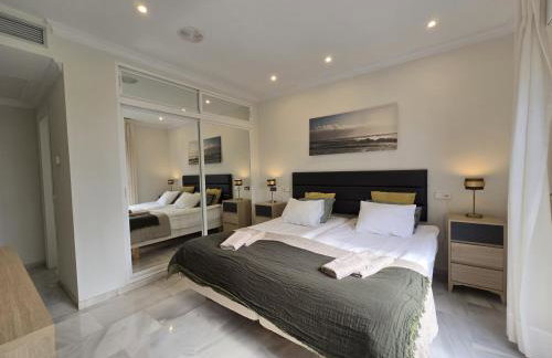 Large Family Villa 500m From Beach with Stunning Views - Photo 21