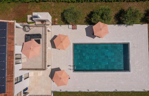 Green & Blue Five Bedroom Villa with Private Pool and Complete Privacy - Photo 36