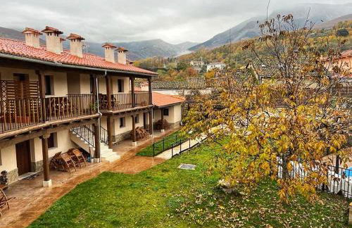 APARTAMENTOS DOÑA JIMENA DEL AMBROZ 4 Estrellas complejo único en el centro del pueblo - Foto 2