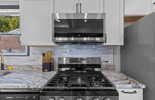 Dark House With HotTub TV in Rooms - Foto 13