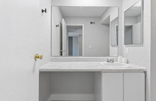 Comfortable stay near Kansas City attractions - Foto 12