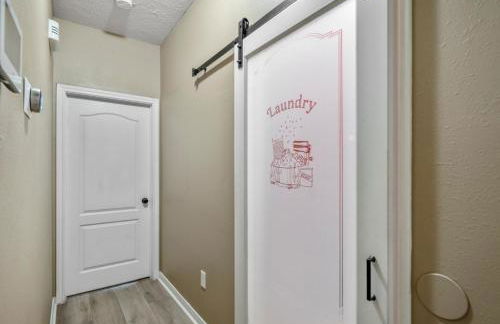 Tropical Escape Pool Jacuzzi Bar in Alvin TX - Photo 6