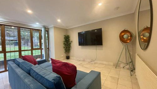 Private Five Bedroom Bungalow in Chertsey - Foto 5