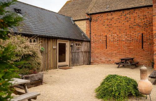 Cosy Cotswolds Cottage Farm Stay - Shepherds Rest - Photo 13