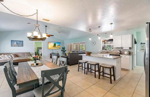 Sunny Oasis Getaway -Heated Pool-Mini Golf-Near Beach - Foto 6