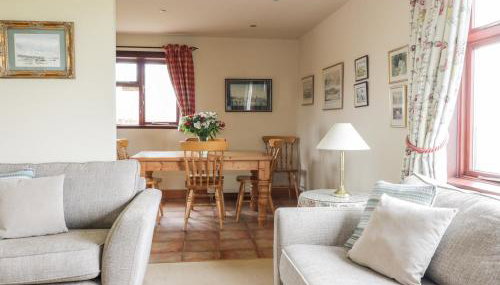 Courtyard Cottage - Photo 5