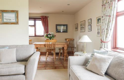 Courtyard Cottage - Photo 5