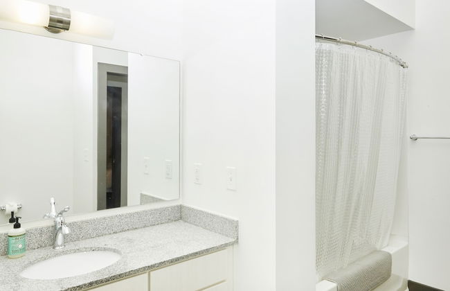 Luxury Building 3BR/2BA! Prime Downtown Mass Ave! - Foto 9