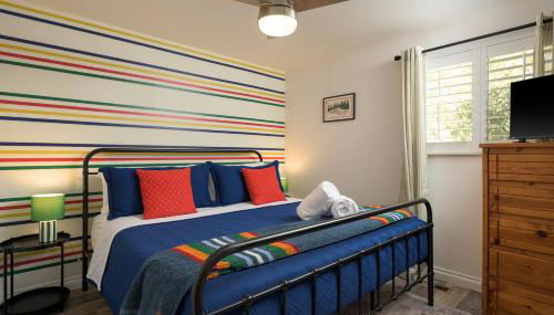 Cozy Family Retreat with Yard - Walk to Olde Town - Foto 5