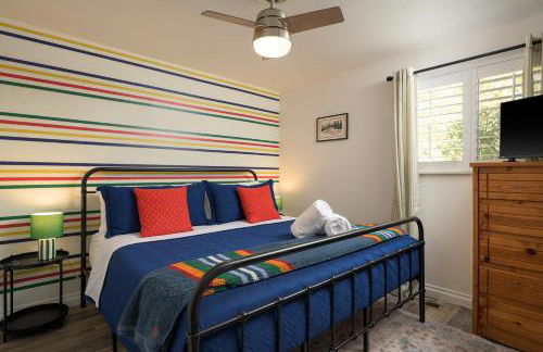 Cozy Family Retreat with Yard - Walk to Olde Town - Foto 5