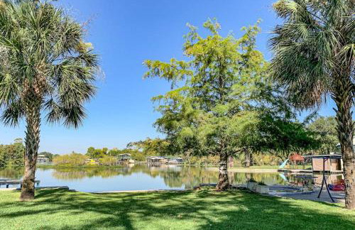 Charming Dog-Friendly Lakefront Home with Lake View, Dock, & Washer/Dryer - Foto 19