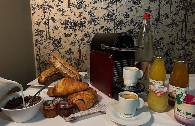 Serotel Suites - Photo 25