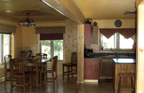 Delightful Riverfront Cabin Rental in Chippewa County near Eau Claire, Wisconsin - Foto 8