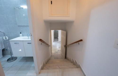 Private Heated Pool, Jacuzzi & 1225m2 garden in Villa Cipreses - Photo 49