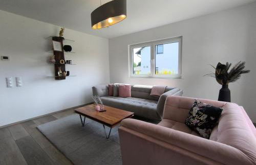 VILLA VULKANEIFEL -modern -familienfreundlich -Terrasse -Doppelgarage -ruhiger Lage - Foto 2