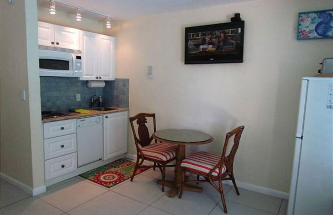 2 Bedroom Waterfront Pool Side! - Foto 7