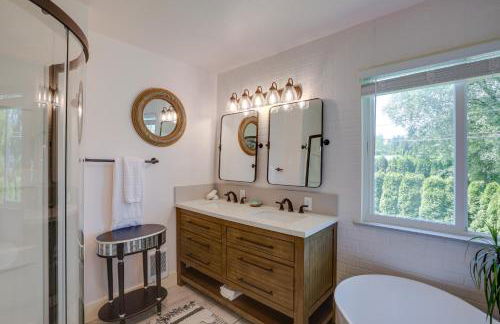 Farmhouse with Private Hot Tub Less Than 1 Mile to Birch Bay - Foto 17