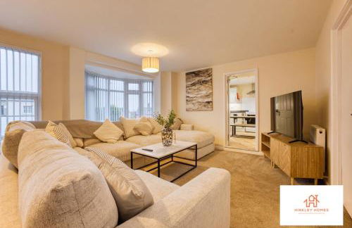 4 BR - Sleeps 12 - Long Stays - Free Parking - Foto 2