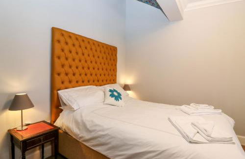 Courtyard Cottage - Photo 11