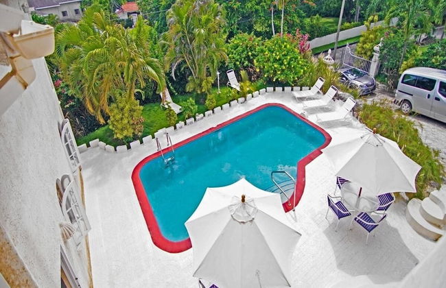 Sea Symphony Barbados - 6 B R Beachfront Villa w Staff - Foto 6